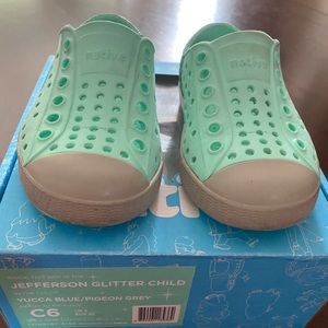 Native Jefferson shoes Mint size 6